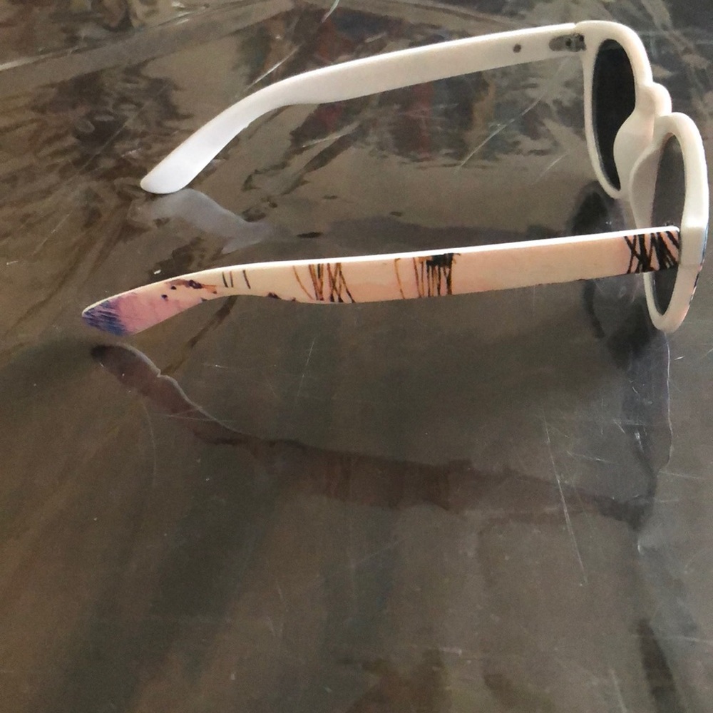 sunglasses - Picture 2 of 6